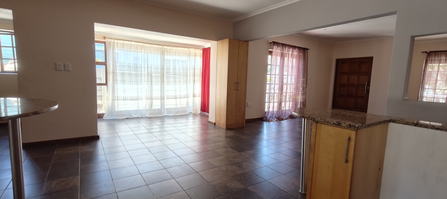 To Let 4 Bedroom Property for Rent in Newton Park Eastern Cape